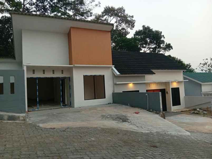 dijual rumah pakintelan