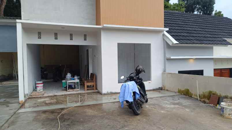dijual rumah pakintelan
