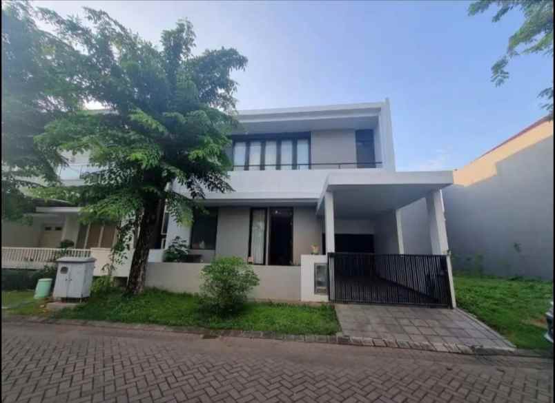 dijual rumah pakuwon city