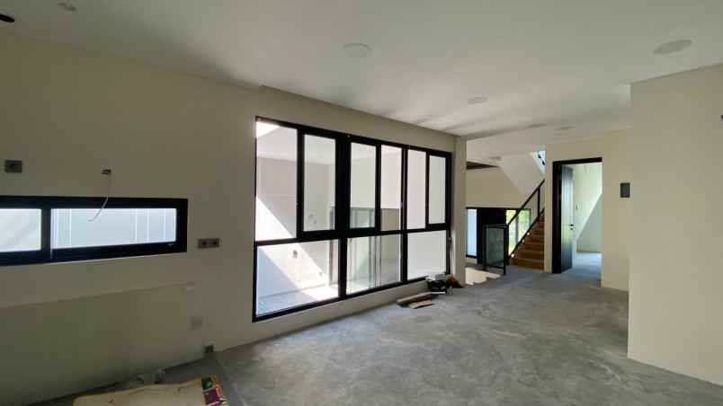 dijual rumah pakuwon city