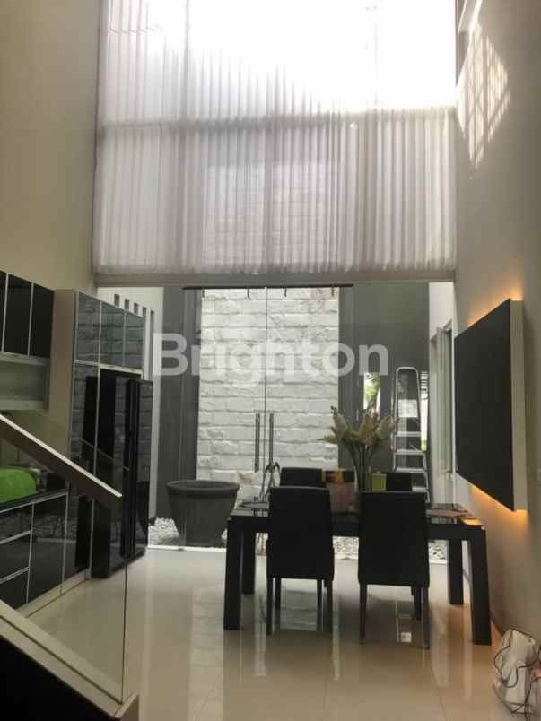 dijual rumah pakuwon city