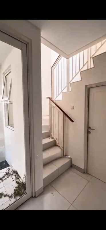 dijual rumah pakuwon city