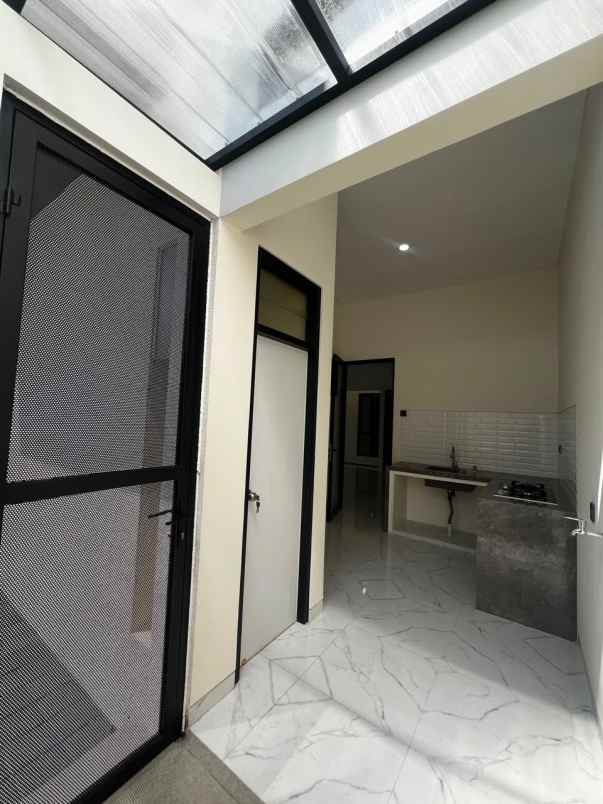 dijual rumah pakuwon city