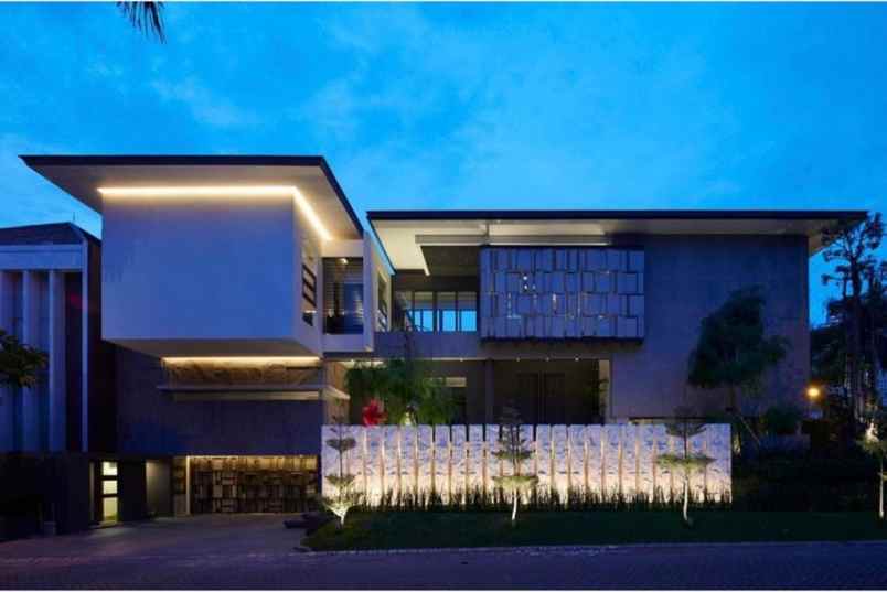 dijual rumah pakuwon indah