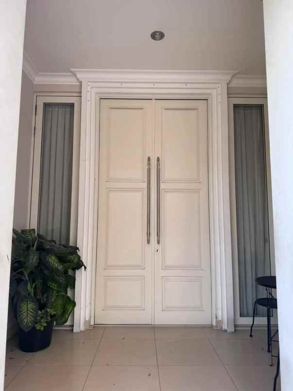 dijual rumah pakuwon indah lakarsantri