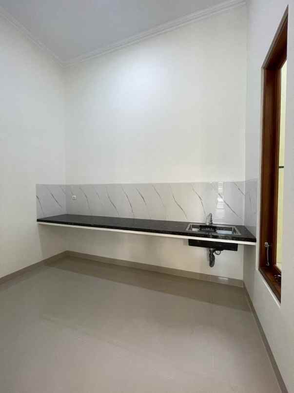 dijual rumah pasar cebongan