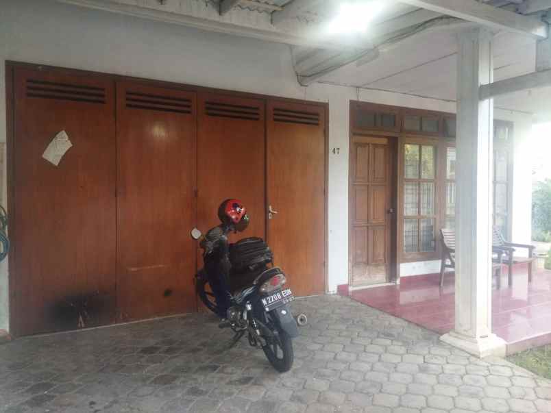 dijual rumah perabot jadul