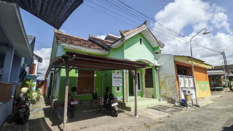 dijual rumah perum agus salim kel