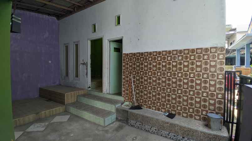 dijual rumah perum agus salim kel