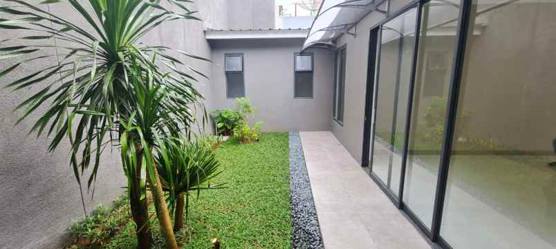 dijual rumah perum cipinang elok blok y