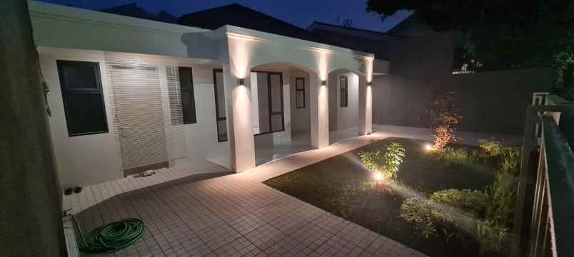 dijual rumah perum cipinang elok blok y