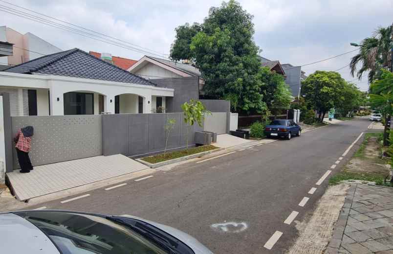 dijual rumah perum cipinang elok blok y