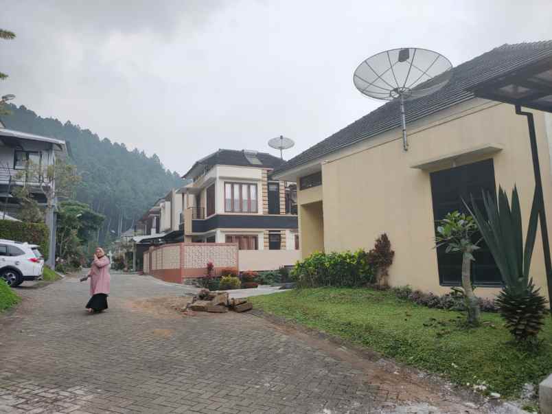 dijual rumah perum kusuma pinus jl abd