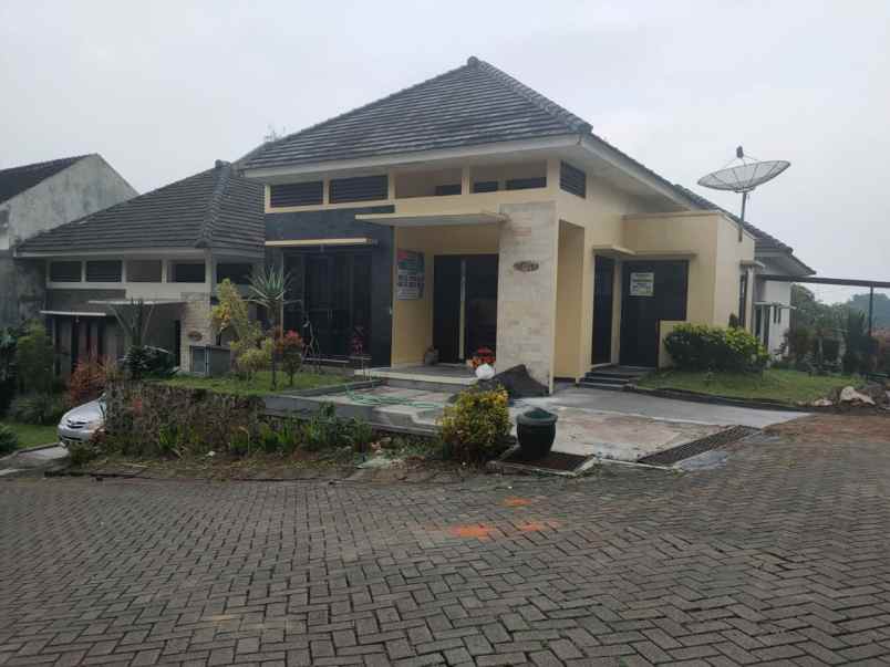 dijual rumah perum kusuma pinus jl abd