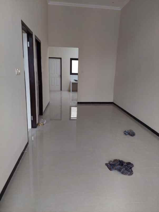 dijual rumah perum surya wage