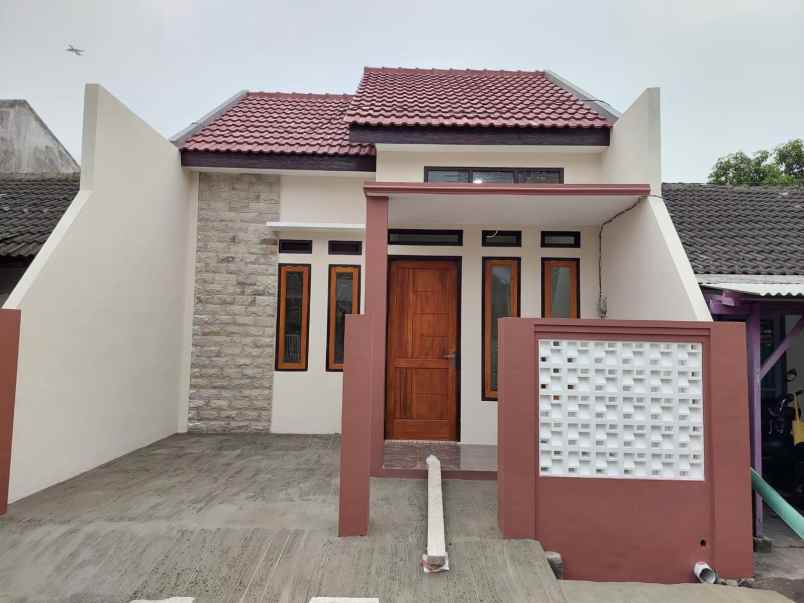 dijual rumah perum surya wage