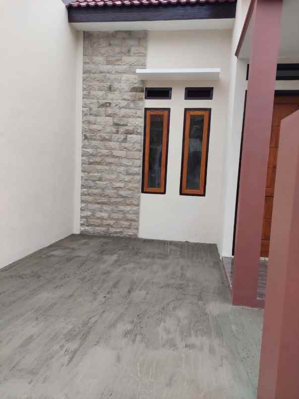 dijual rumah perum surya wage