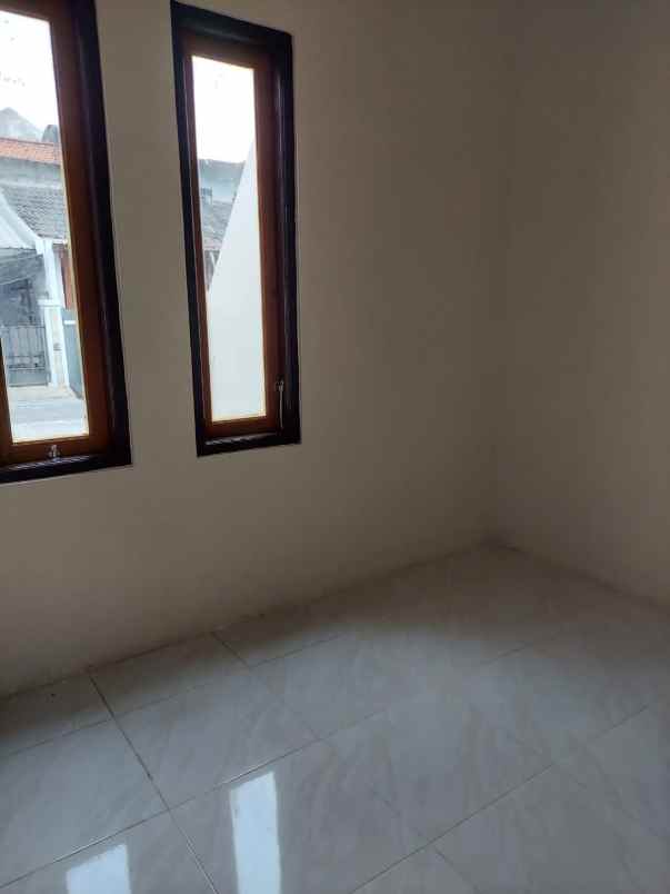 dijual rumah perum surya wage