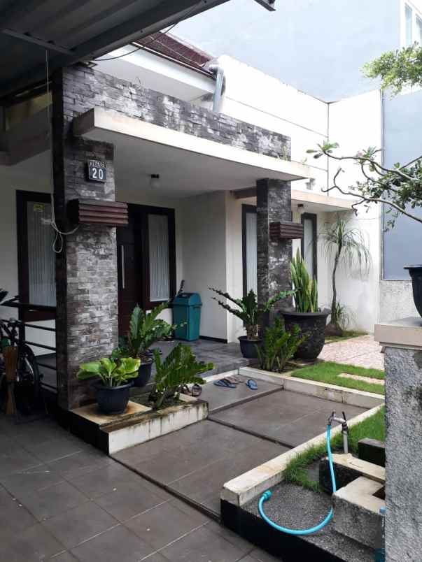 dijual rumah perumahan permata jingga