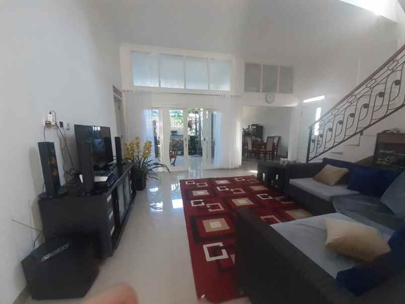 dijual rumah perumahan permata karisma