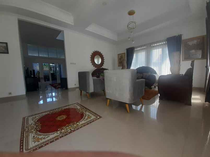 dijual rumah perumahan permata karisma