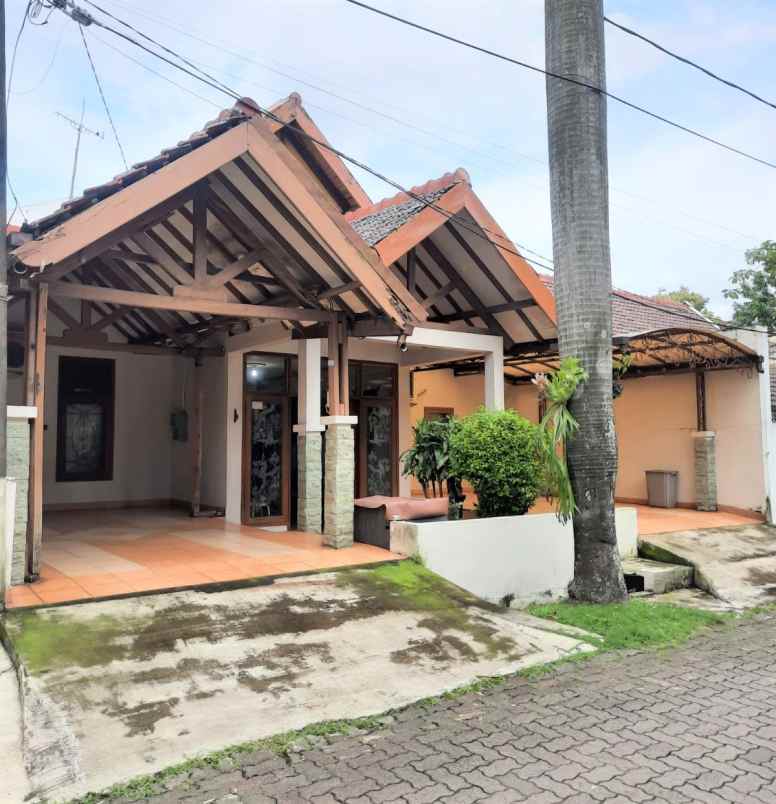 dijual rumah perumahan persada kemala