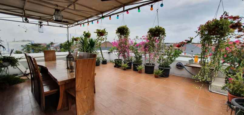 dijual rumah perumahan taman kencana