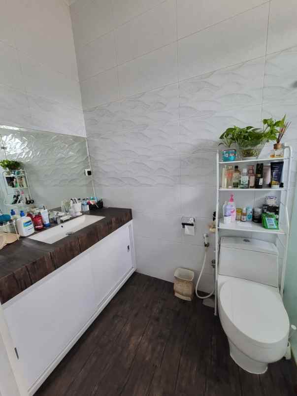 dijual rumah perumahan taman kencana