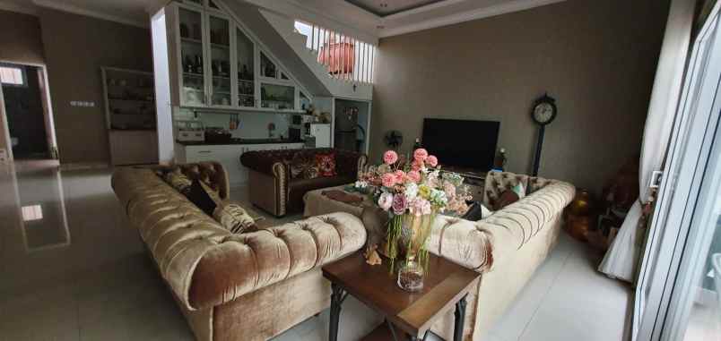 dijual rumah perumahan taman kencana