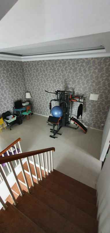 dijual rumah perumahan taman kencana