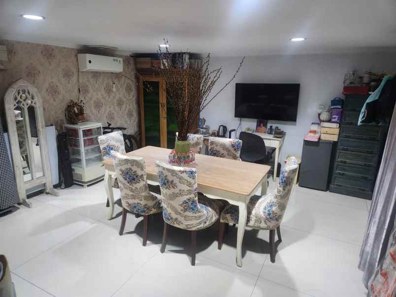 dijual rumah perumahan taman kencana