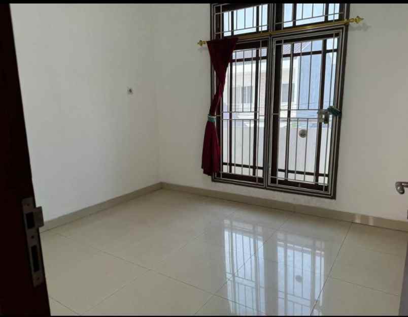 dijual rumah perumahan taman kota jl
