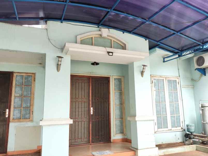 dijual rumah perumahan the royal