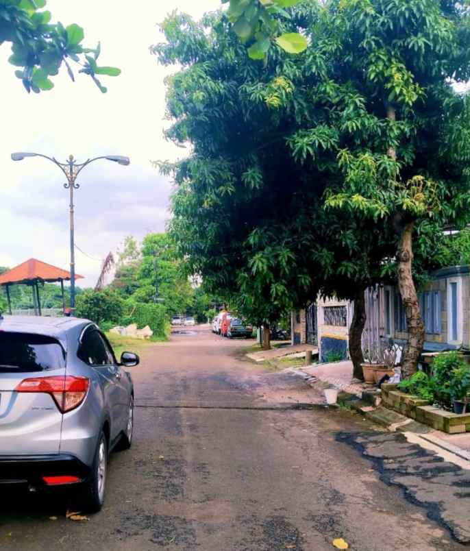 dijual rumah perumahan the royal