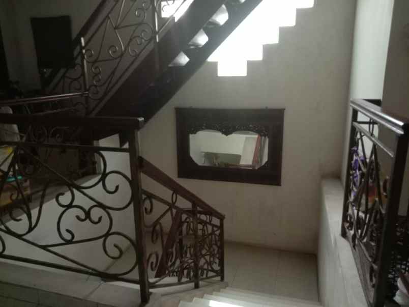 dijual rumah pesanggrahan