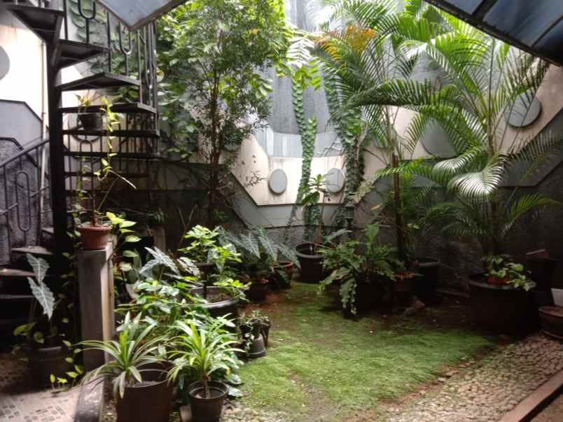 dijual rumah pesanggrahan