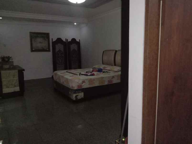 dijual rumah pesanggrahan