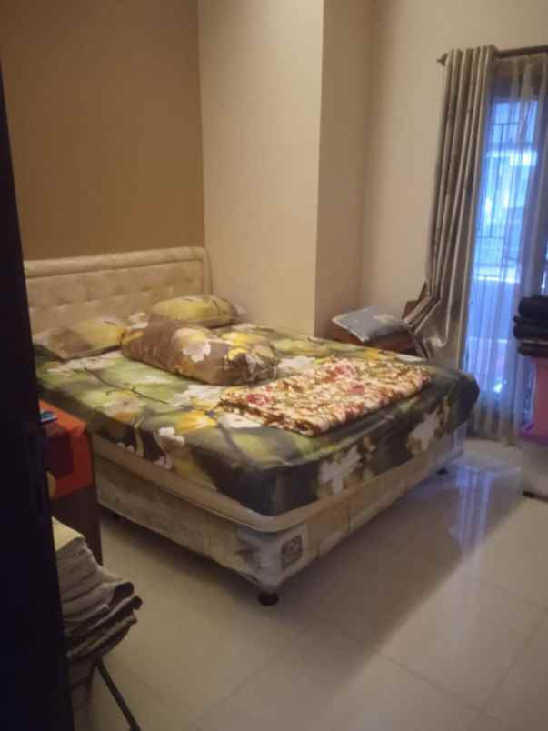 dijual rumah pesona khayangan depok