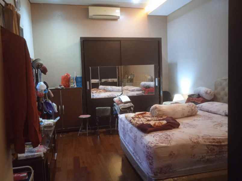 dijual rumah pesona khayangan depok