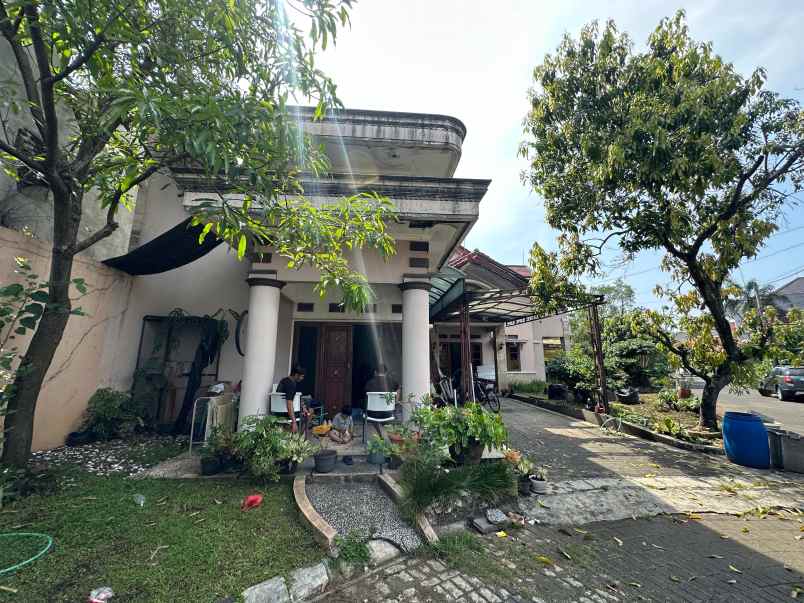 dijual rumah pinus regency