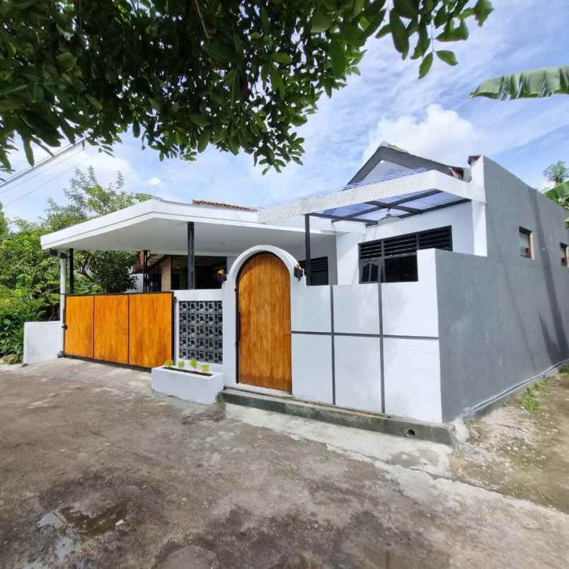dijual rumah potorono