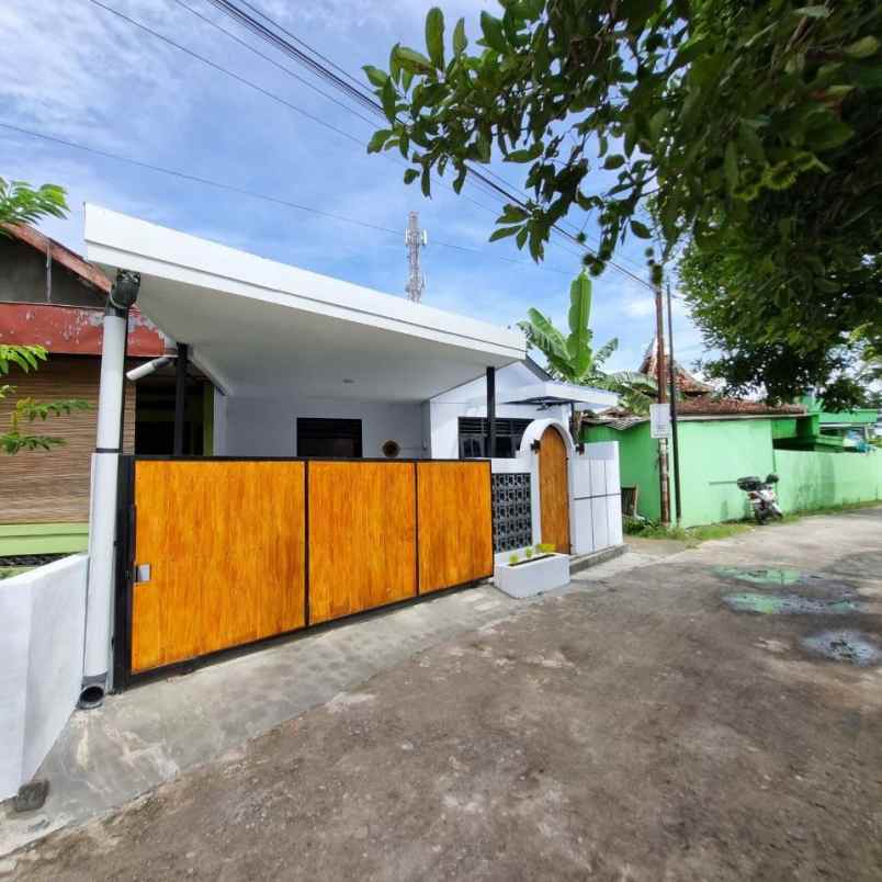 dijual rumah potorono