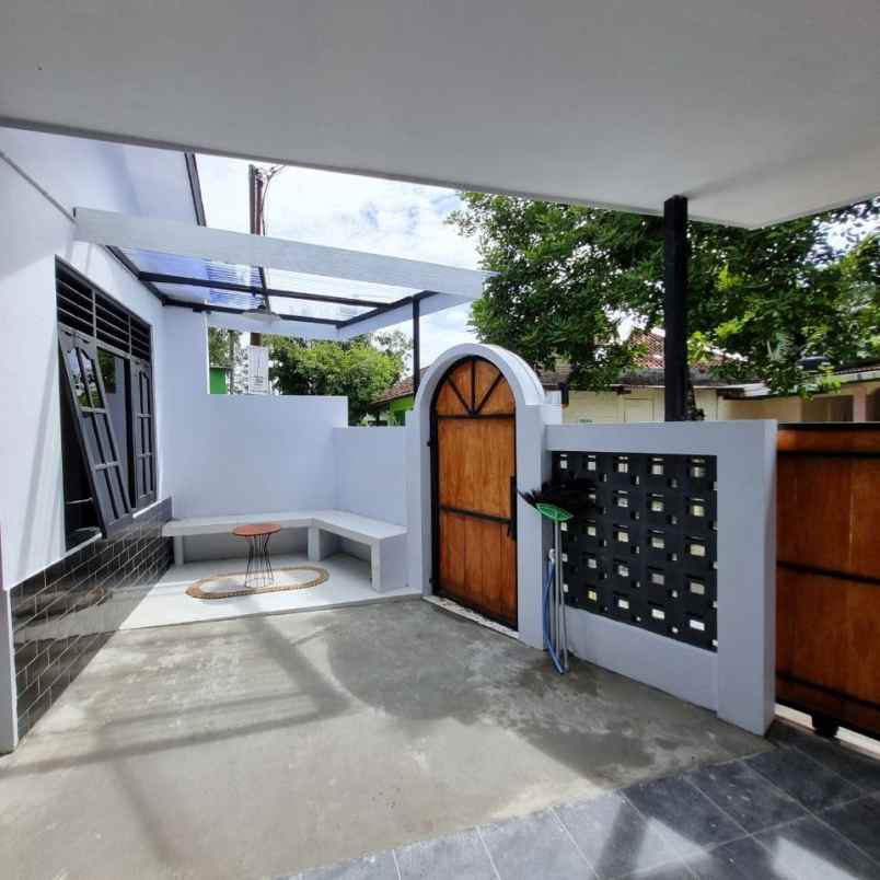 dijual rumah potorono