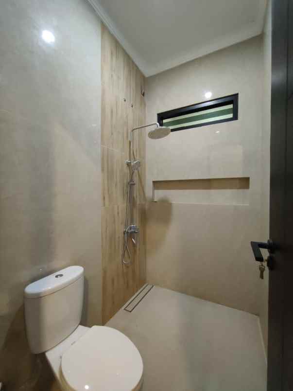 dijual rumah pulo asem