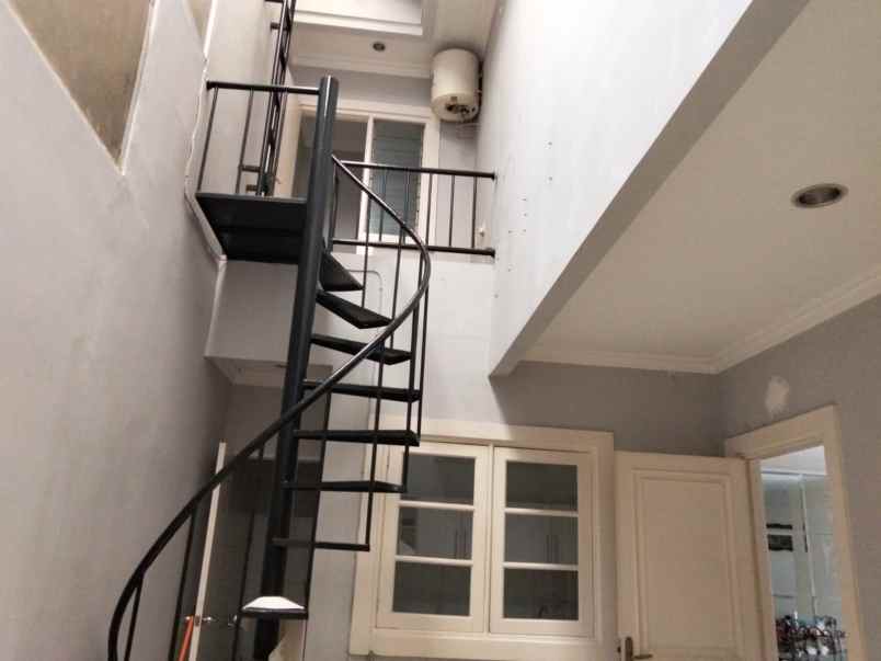 dijual rumah raffles hills housing