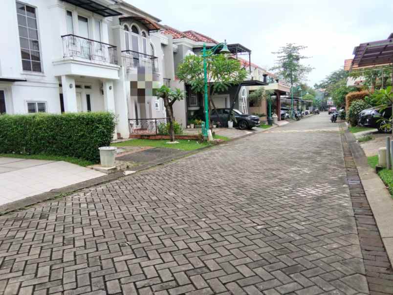 dijual rumah raffles hills housing