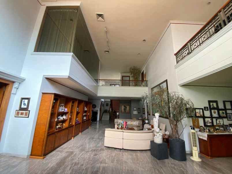 dijual rumah raya dharmahusada