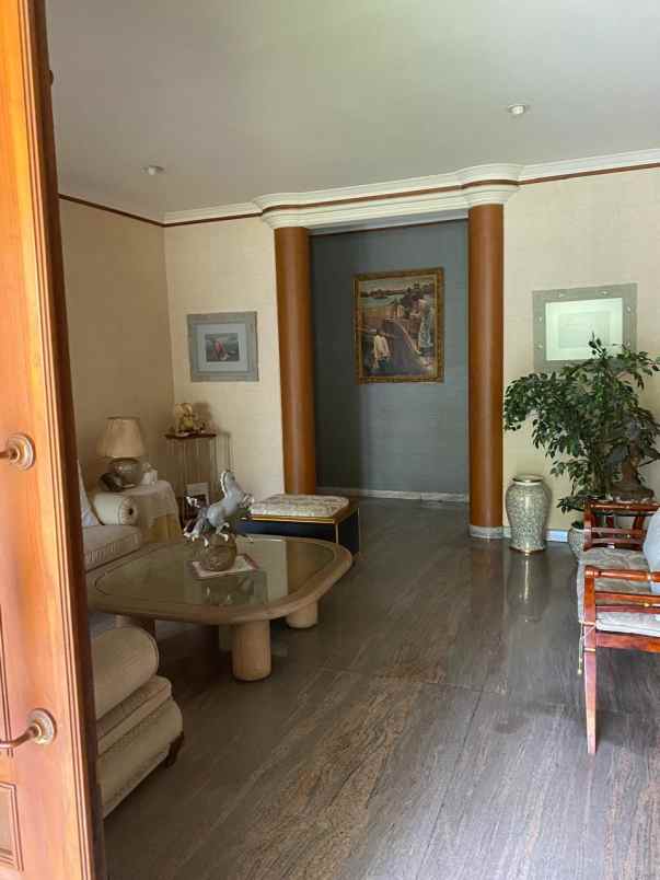 dijual rumah raya dharmahusada