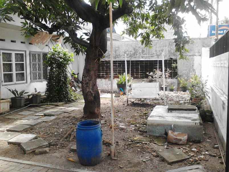 dijual rumah raya karangmenjangan