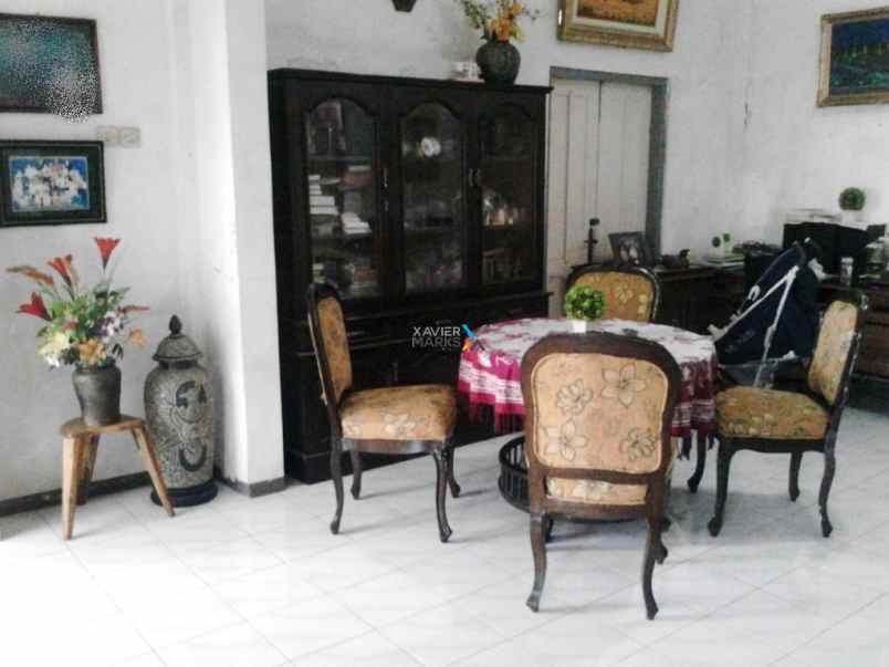 dijual rumah raya karangmenjangan